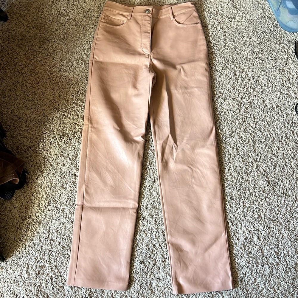 Womens Aritzia peach Vegan leather Wilfred pant sz 4